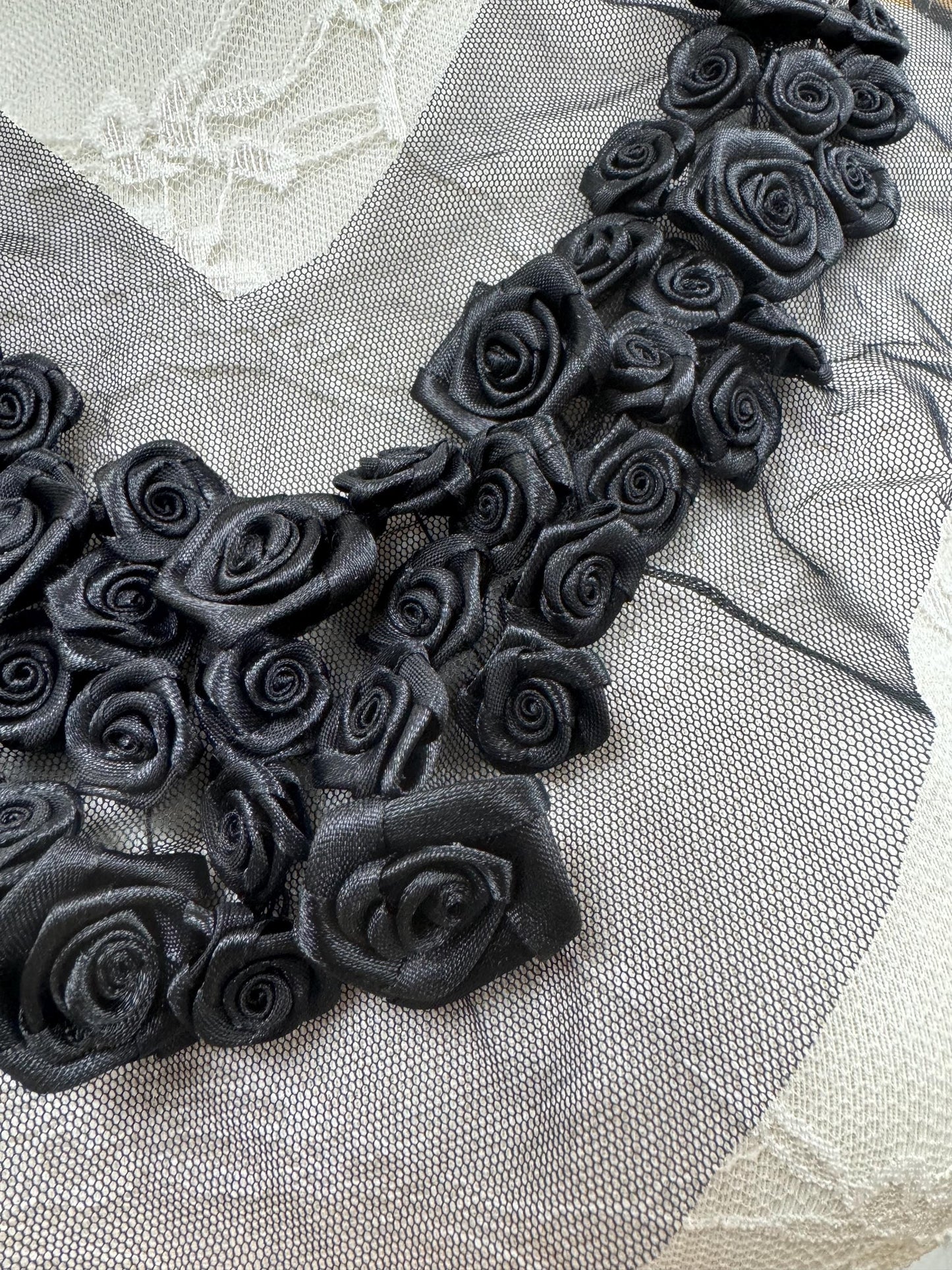 corsage necktrim, corsage trim, flower trimming, black flowers